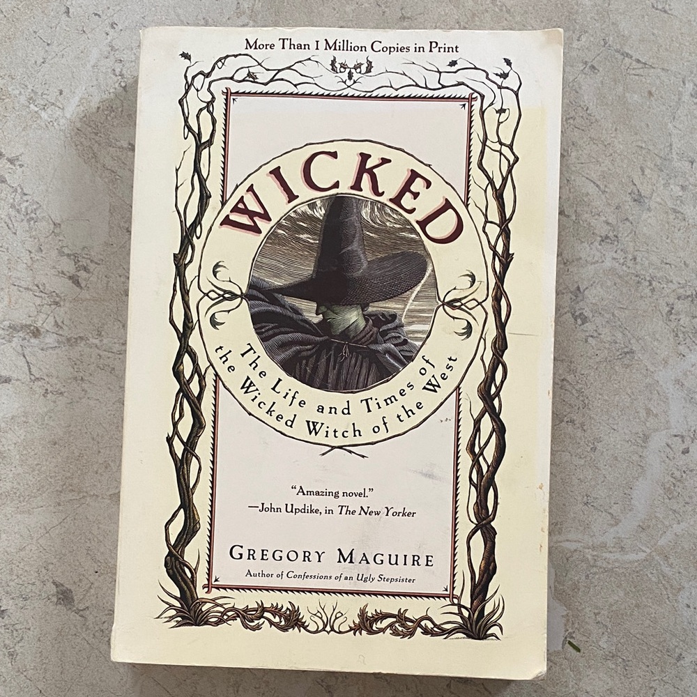Wicked Paperback Novel Gregory Maguire